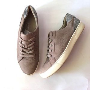 Naturalizer lace up sneakers